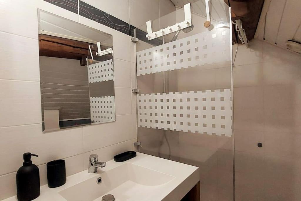 Chalet Charm In The Heart Of The Old Town Annecy Exteriör bild